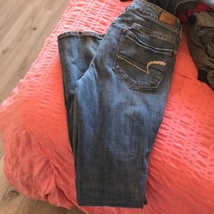 American Eagle Skinny Kick Jeans distressed